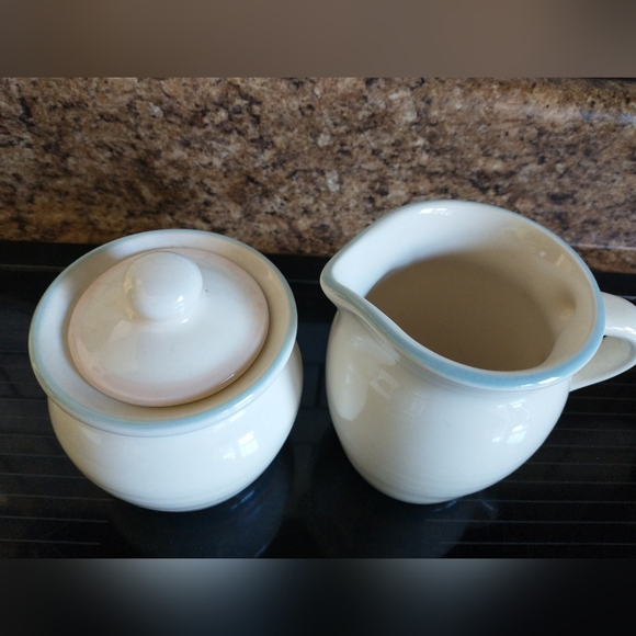 Pfaltzgraff Aura Creamer, Sugar Bowl & Shaker Set - Picture 5 of 10